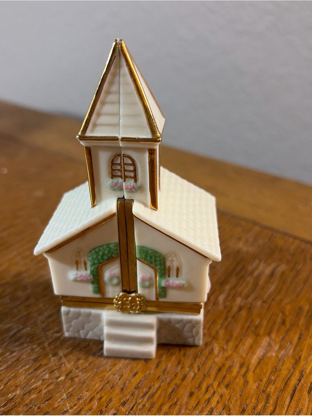 Lenox Treasures Holiday Church Hinged Trinket Box White Gold Tone